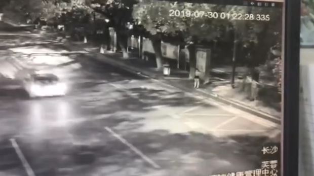 “女子凌晨被捅伤”事件的哥行车轨迹曝光！他直面镜头讲述事件过