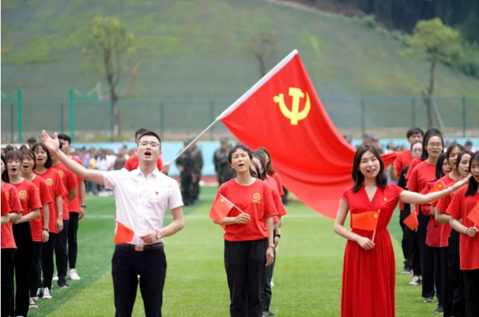 湖南外贸职业学院师生同唱一首歌我和我的祖...