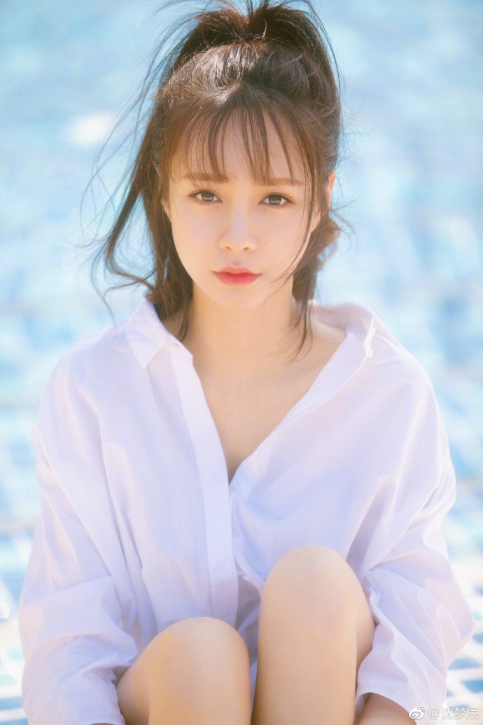 沈梦辰曝光最新写真私房照 清新笑容满满少女感