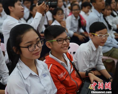 资料图：戴眼镜的学生们。中新社记者 黄耀辉 摄