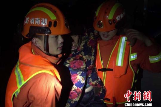 强降雨袭击湖南永州 当地多方行动全力抗灾救灾