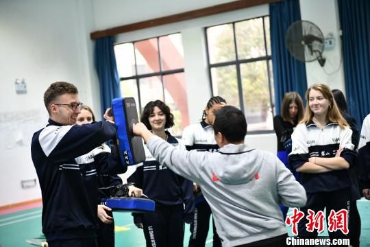 法国少年长沙学习中国传统文化