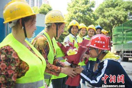 湖南长沙工地上的母亲节