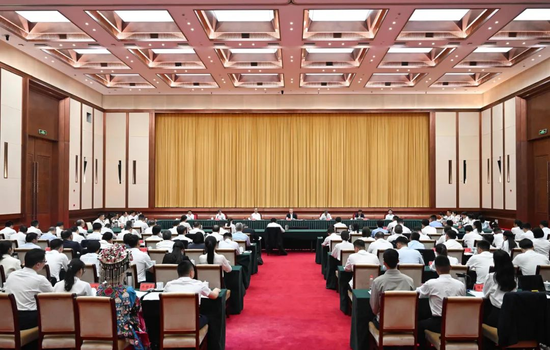  4月29日，湖南省五四青年座谈会在长沙召开。