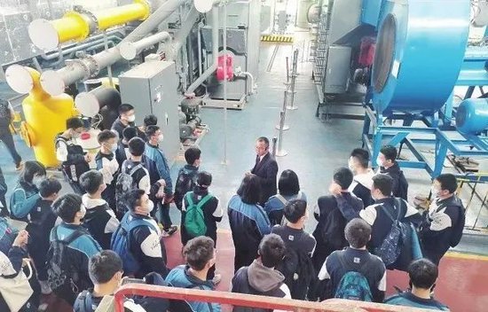 研学团队走进远大科技园开展研学活动