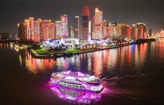 湘江夜游。图/李健