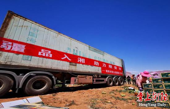 一心向“鄯”⑳丨诠释“甜蜜情谊”,衡阳援疆队助销800吨鄯善哈密瓜