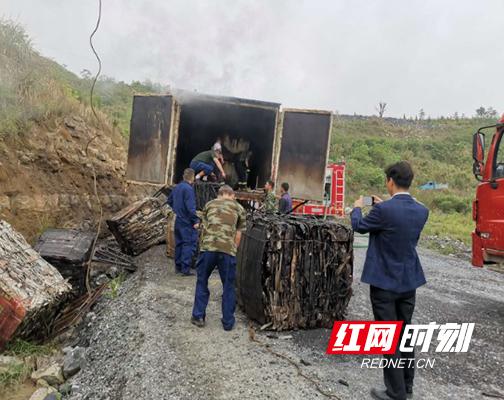 非法排污必被抓！男子在改装车厢焚烧废品被行拘10日
