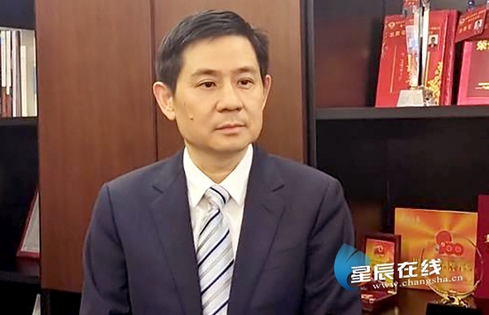 (长沙市政协委员、新长海发展集团总裁郑军。星辰在线全媒体记者 张奇涛/摄)