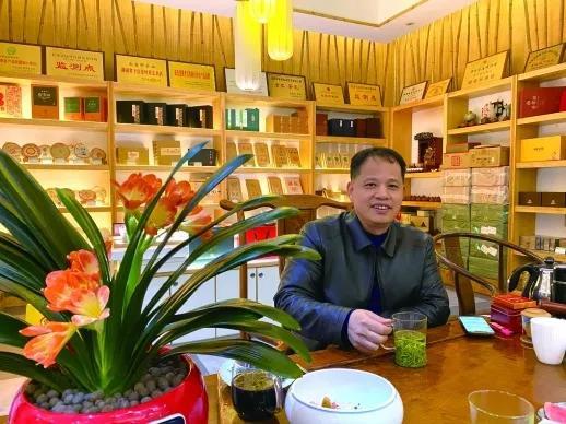 2月28日,南岩轩茶庄正式恢复卖场营业,林金笔静待客来。