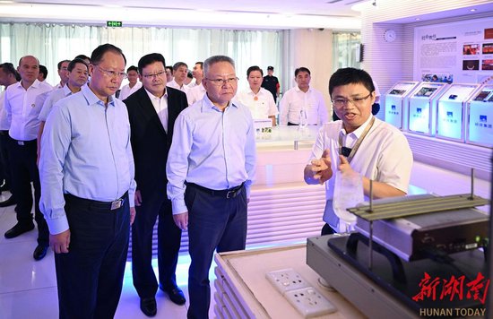 (9月23日,湖南省党政代表团考察了研祥高科技控股集团。 )