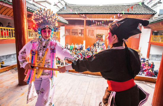 湖南临武县：传统文艺展演贺新年