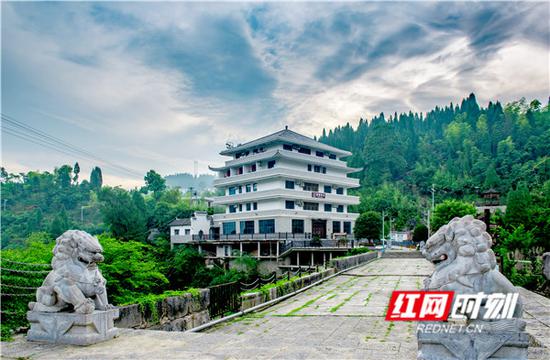 油溪桥村村级服务中心暨游客服务中心。