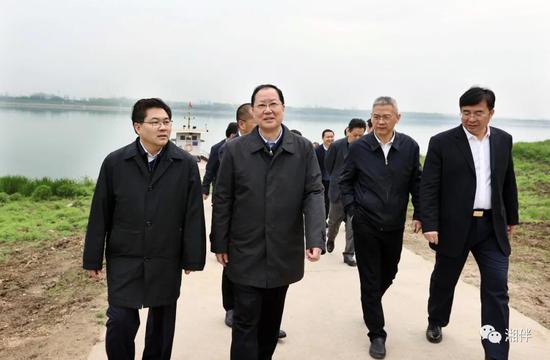 3月23日,毛伟明一行调研“长江四口”水系情况。湖南日报·新湖南客户端记者刘尚文 摄