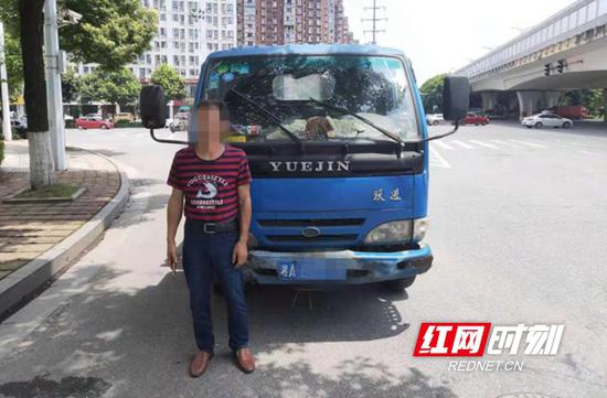 嫌麻烦更麻烦 长沙车主伪造塑料车牌被拘留