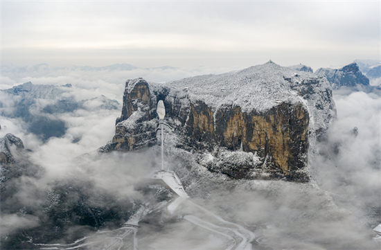 天门山雪景