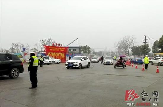 安乡交警圆满完成春节保畅保安工作