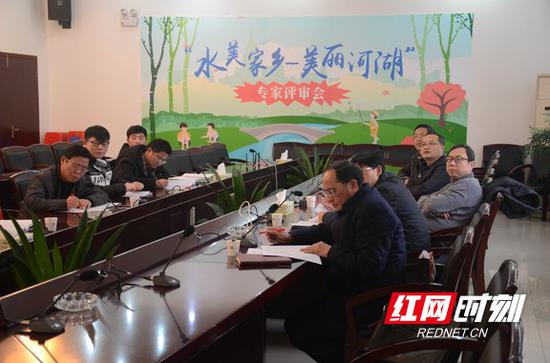 专家评审组根据评选标准和要求对50条候选“美丽河湖”进行最终评审。