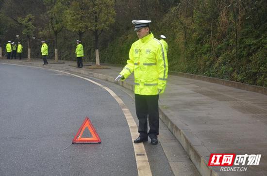郴州公安交警开展二次事故预防直播活动