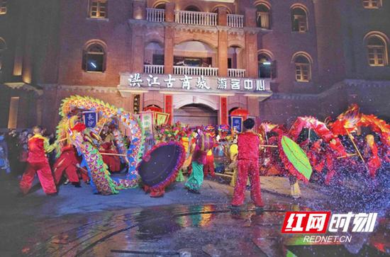 洪江古商城“洪福洪江年”活动,让游客们体验到浓浓的年味