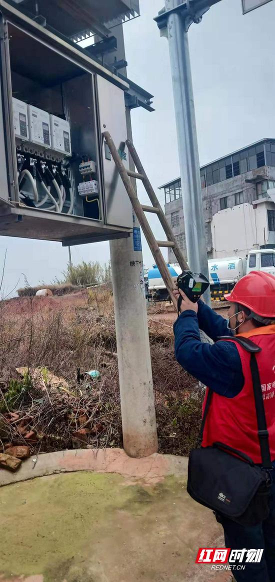 浏阳市供电公司对所辖医院和防疫用品生产企业进行多轮次“体检把脉”。