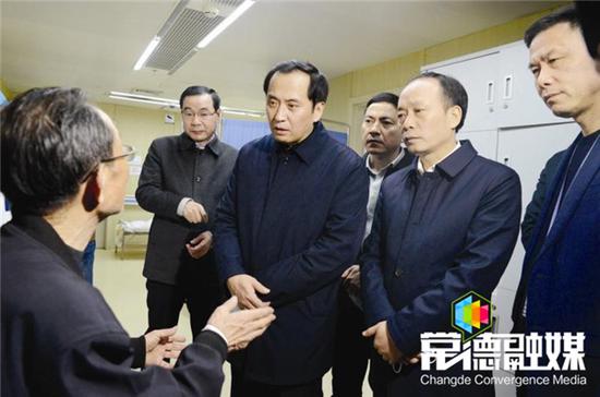 许显辉赴常德指挥救援并前往医院看望伤者