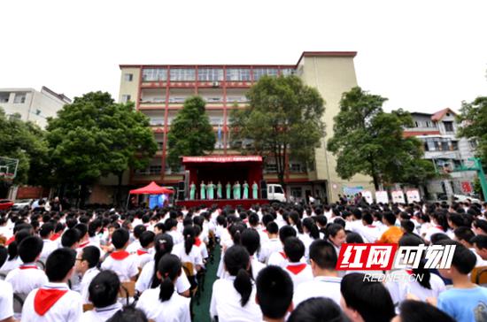 6月6日,常德丝弦表演进校园活动,走进常德市武陵区育才小学和常英小学。