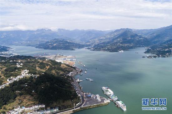 10月28日拍摄的的水位上涨后的湖北省秭归县秭归港(无人机拍摄)。新华社发(郑家裕 摄)