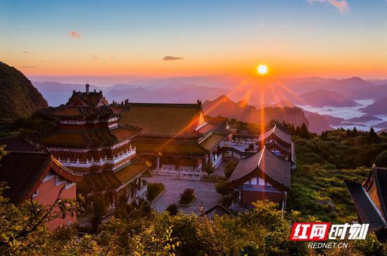 天门山寺 罗启英/摄