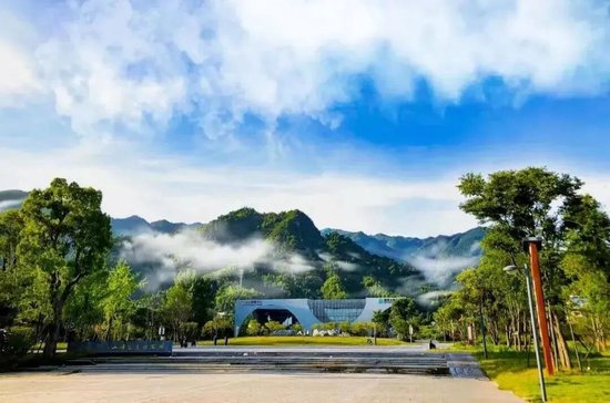 漫步天然氧吧，赏云山丽景
