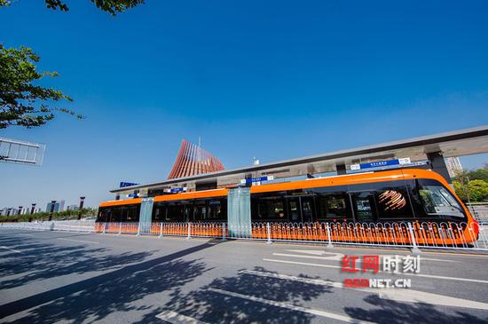 全球首条智轨示范线在株洲试运行