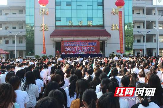 吉首市民族幼儿师范学校、湘西现代职业教育集团成员学校授牌仪式举行。