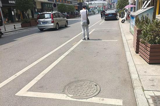 浏阳:梅花一街车位经收费管理后,车位周转率提高