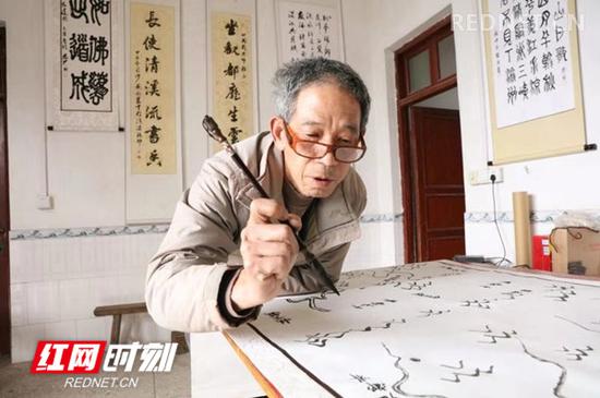 田万载。