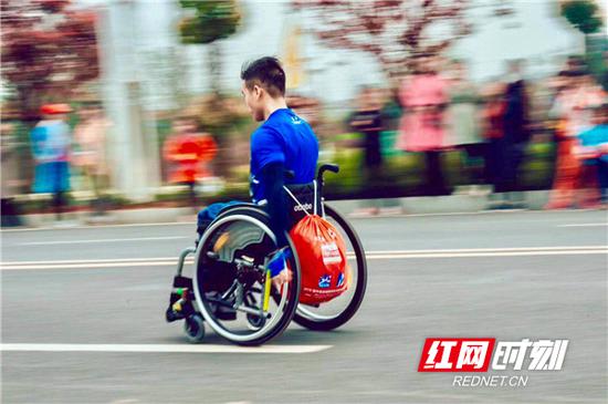 轮跑团是赛道一道独特的风景线。