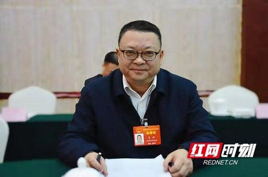 两会上，湖南省人大代表、财政部湖南监管局党组书记、局长肖翔结合工作实际提出了自己的建议。