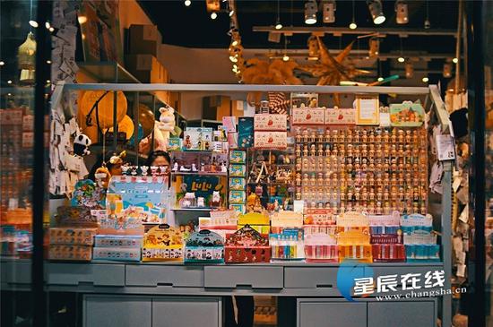 (太平街上文创小店。)