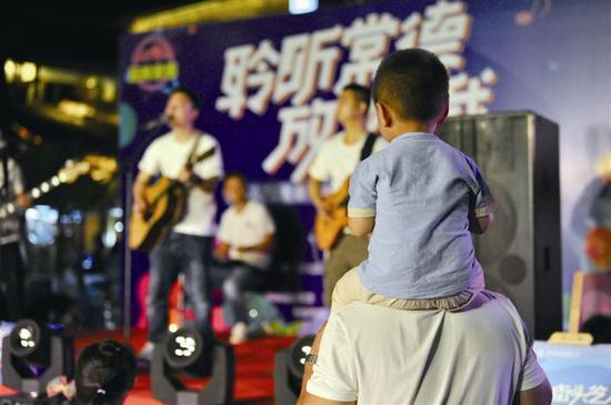 图为表演现场。 陈欢 摄