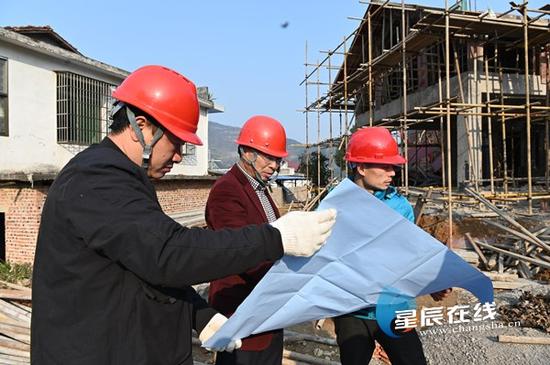 （正在建设的“杨花书院”。）