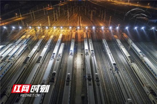 2021年1月20日零时起,全国铁路已实施新的列车运行图。