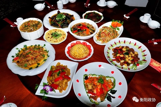 从普通素食到高级斋宴各大寺庙、素菜堂、宾馆饭堂,均擅长制作