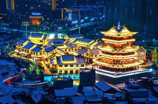 武冈都梁路夜景。邵阳日报通讯员刘长焱 摄