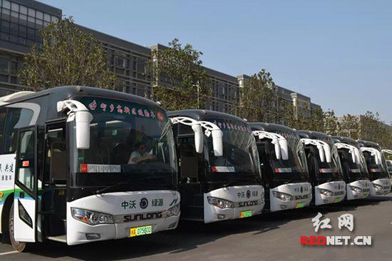 4月10日，宁乡高新区绿色免费通勤公交正式开通，进一步满足了园区市民的出行需求。
