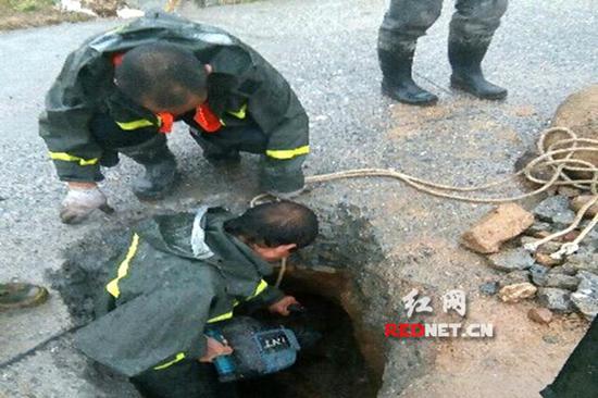 蓝山公路人风雨坚守保畅通。