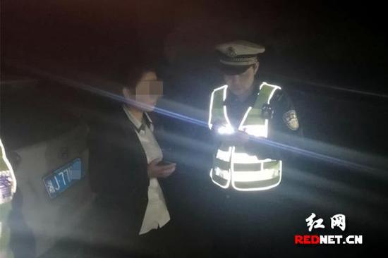常德一女司机因贪吃醉虾被查出酒驾