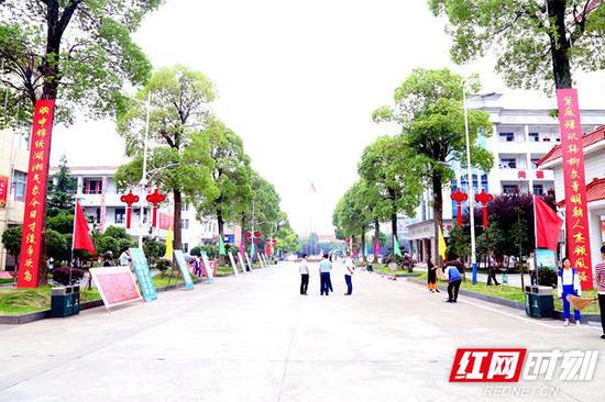 胸中锦绣湖湘气象今日才俊争头角