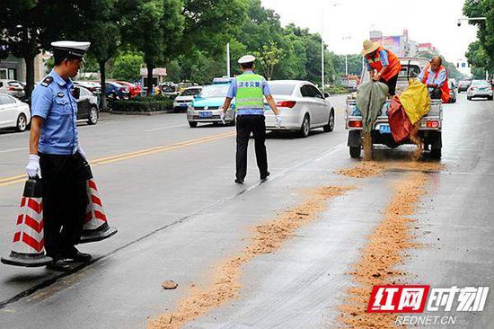 维护路面交通。