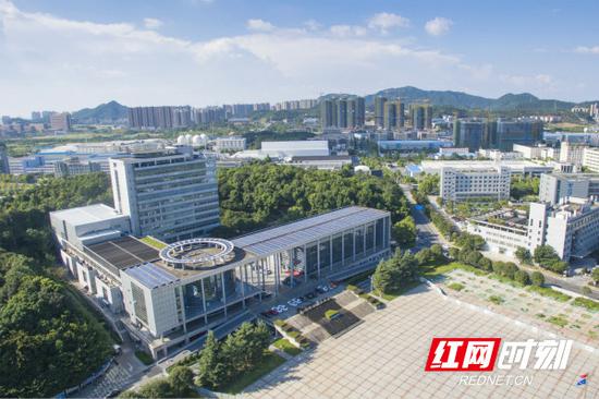 8月份长沙高新区新增移动互联企业140家,截至目前,全区移动互联网企业总数达5976家。