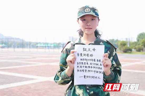 亲爱的爸妈:独在异乡为异客,每逢佳节倍思亲。这个中秋,虽然我不能陪在你们身边,但我希望你们中秋快乐。