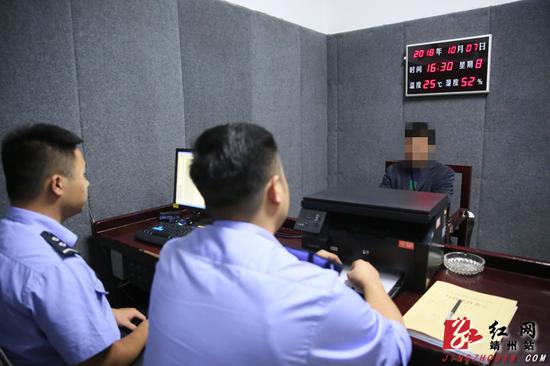 渠阳镇红心村村民蔡某因殴打执法人员,被公安机关依法拘留。